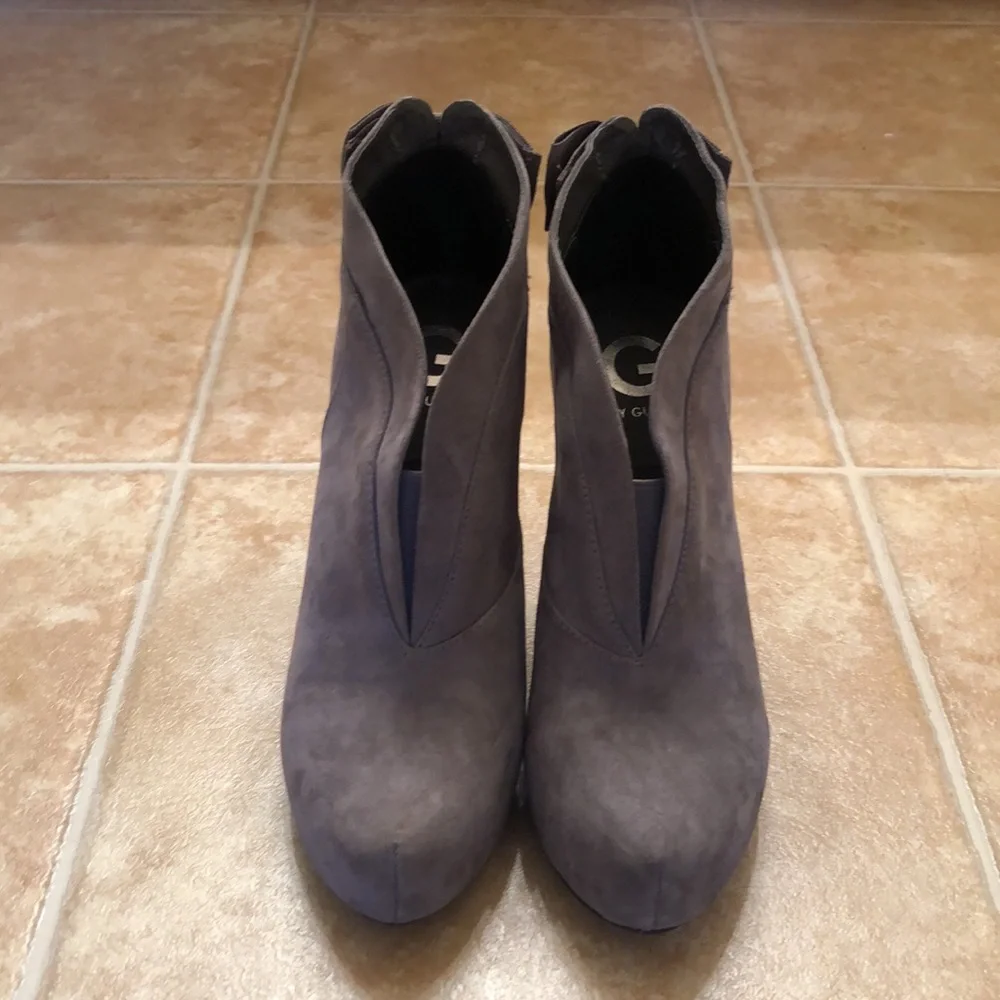 Guess Bow Back Booties - Picture 2 of 8